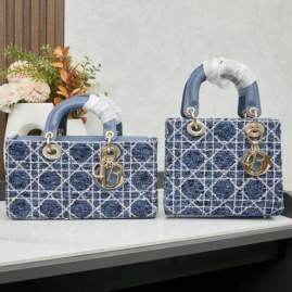 Picture of Dior Handbags _SKUfw239220371fw